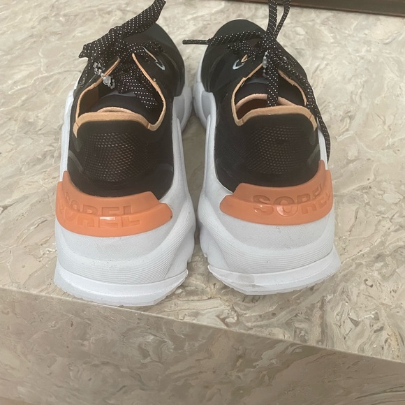 SOREL/size 6.5 /Black & Orange/Worn twice - Picture 3 of 3
